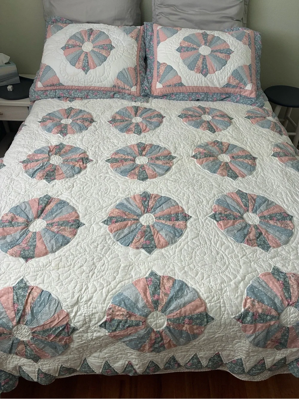 Vtg Floral Dresden Plate Quilt and (2) Matching Pillow Shams - Pink & Blue